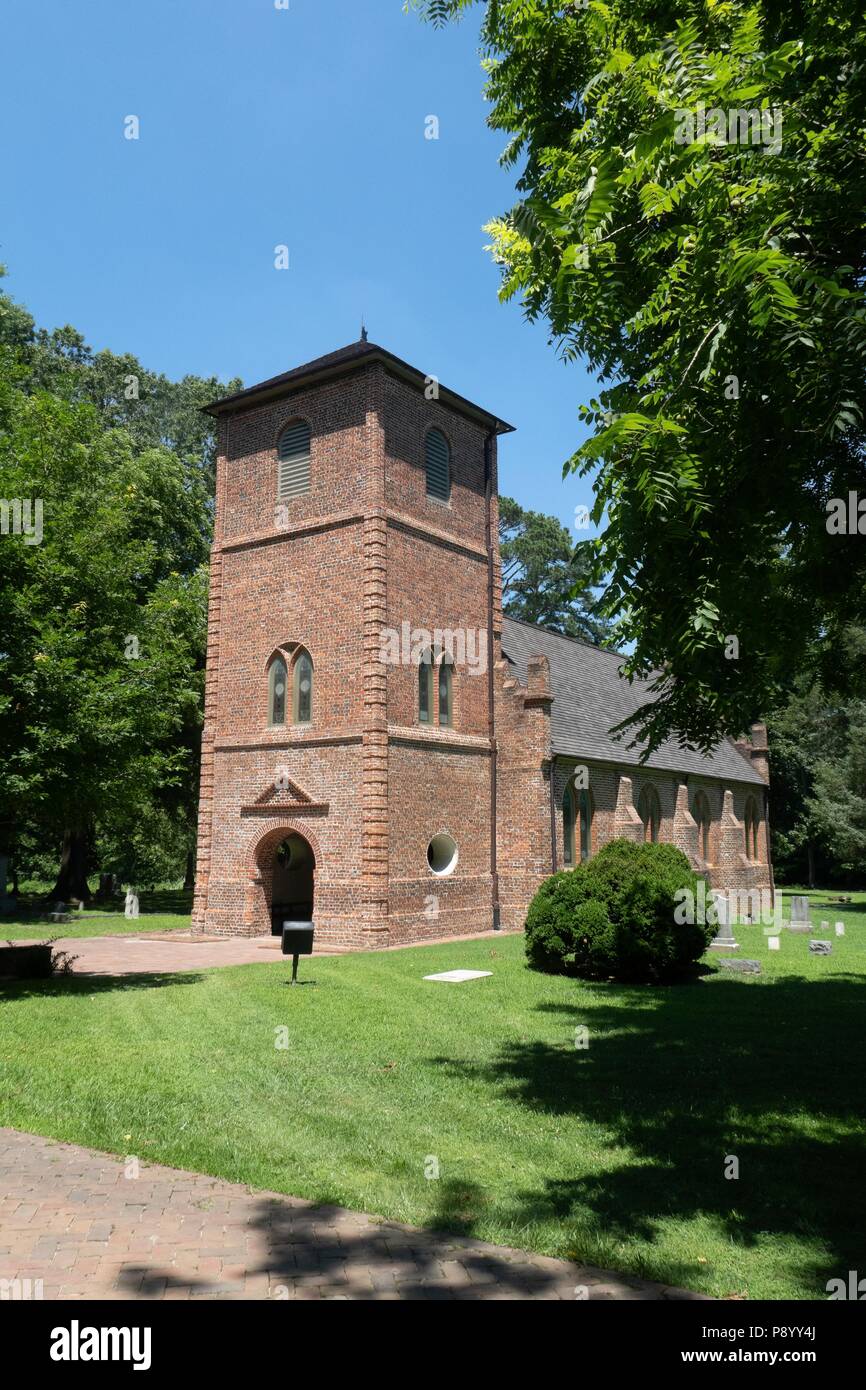 Restaurierte St. Luke's Kirche in Smithfield Virginia ist ein eingetragenes nationales historisches Wahrzeichen. Die ursprüngliche Gemeinde stammt aus dem Jahre 1629. Die Kirche war ursprünglich 1682 gebaut Stockfoto
