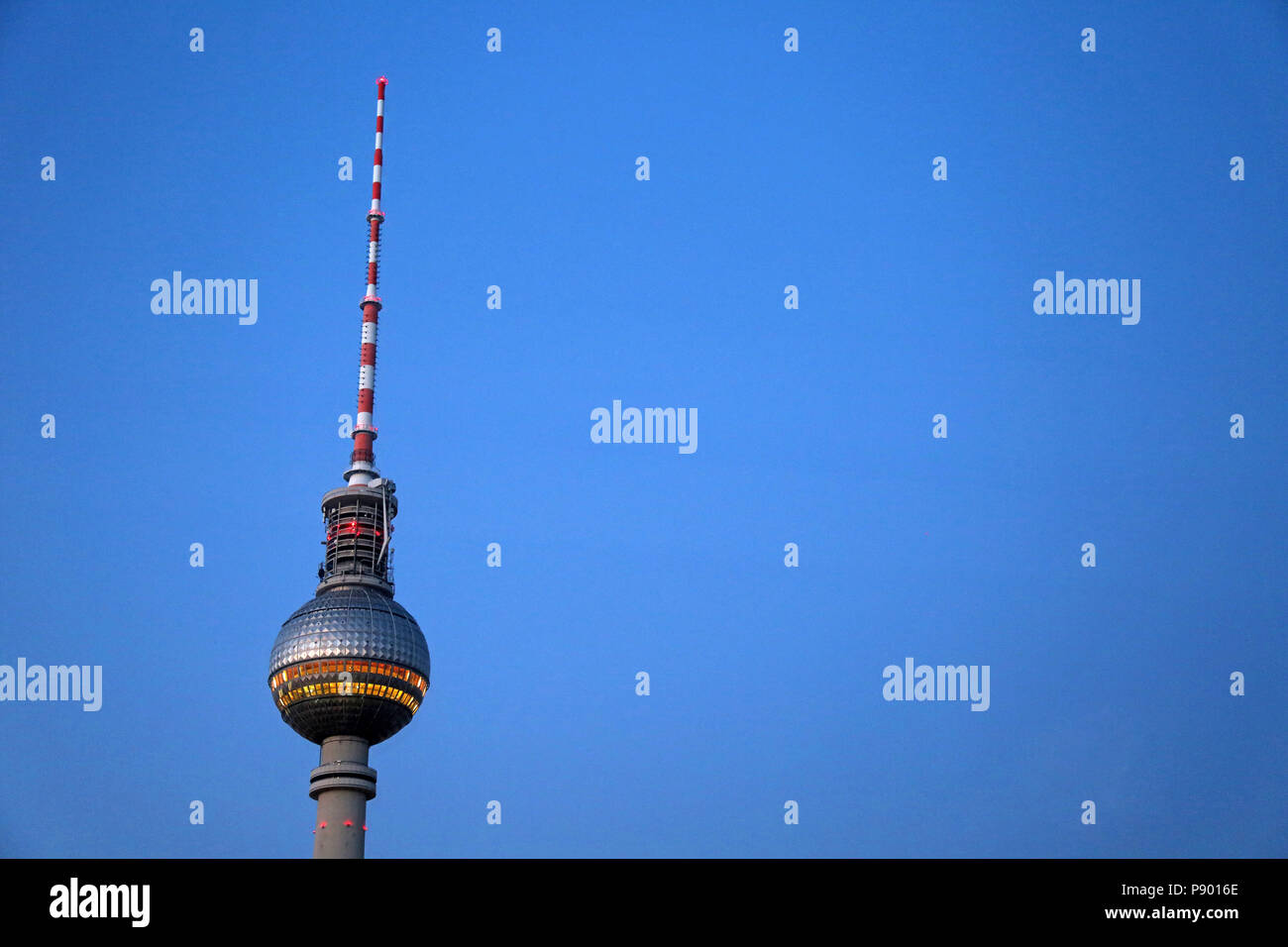 Berlin, Deutschland, dem Berliner Fernsehturm am Morgen Stockfoto