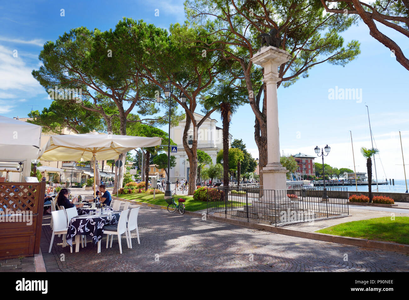 TOSCOLANO - MADERNO, Italien - 18 September, 2016: die schöne Aussicht auf Toscolano-Maderno, eine Gemeinde an der Westküste des Gardasees, in der provinc Stockfoto