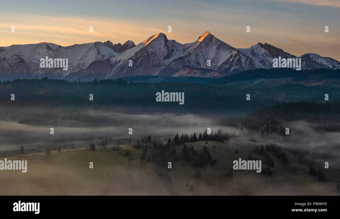 Panorama der Tatra in den Morgen Stockfoto