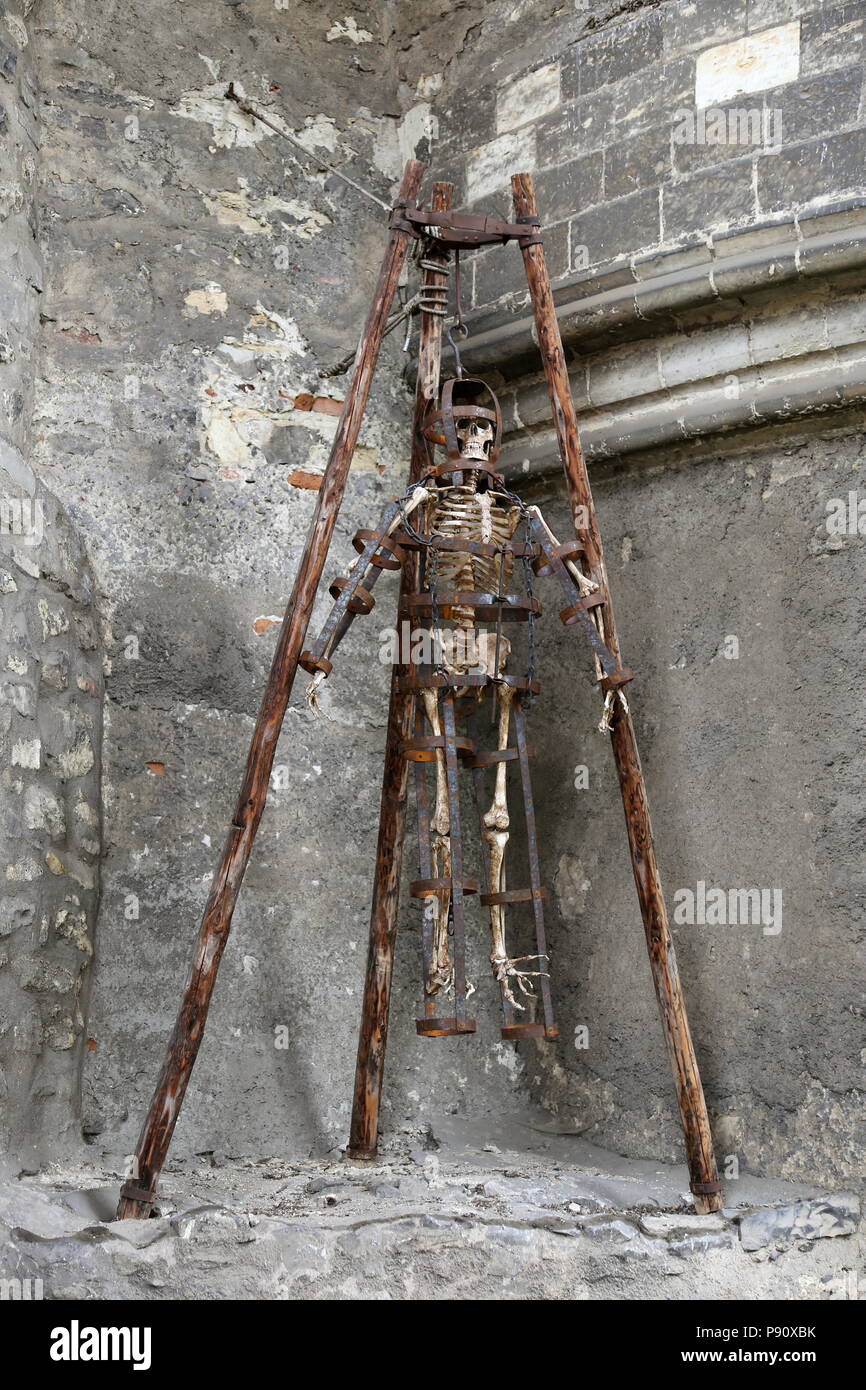 Skelett im Galgen, Dalibor Turm ehemaliges Gefängnis, Prager Burg, dem Hradschin, Prag, Tschechien (Tschechische Republik), Europa Stockfoto