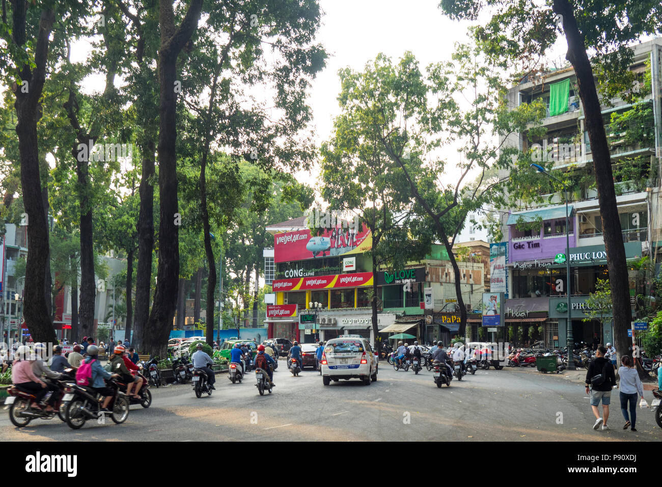 Verkehr von Mopeds, Motorräder und Roller in Ho Chi Minh City, Vietnam. Stockfoto