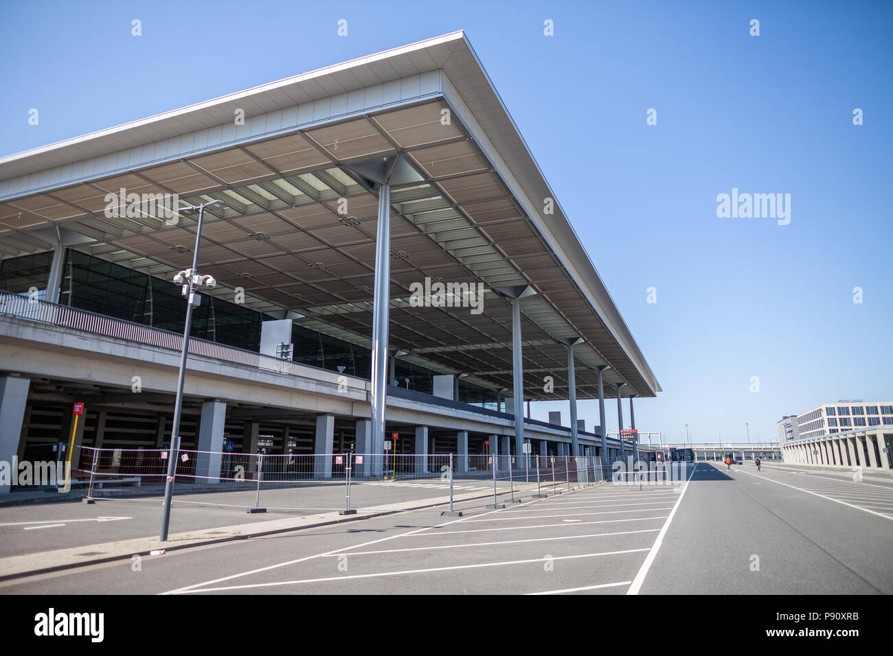 BERLIN/Deutschland - VOM 29. APRIL 2018: Passenger Terminal Flughafen Berlin Brandenburg, Willy Brandt. Die GVO ist ein internationaler Flughafen im Bau Stockfoto
