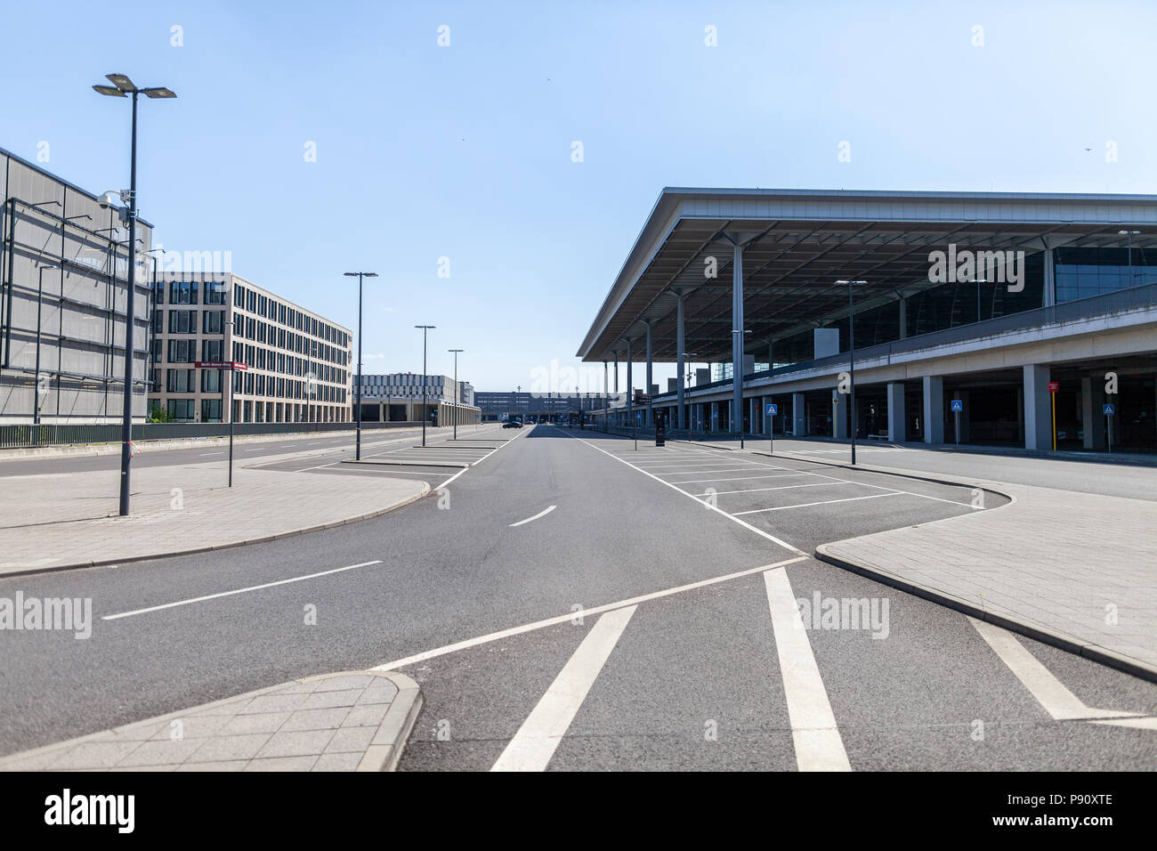 BERLIN/Deutschland - VOM 29. APRIL 2018: Passenger Terminal Flughafen Berlin Brandenburg, Willy Brandt. Die GVO ist ein internationaler Flughafen im Bau Stockfoto