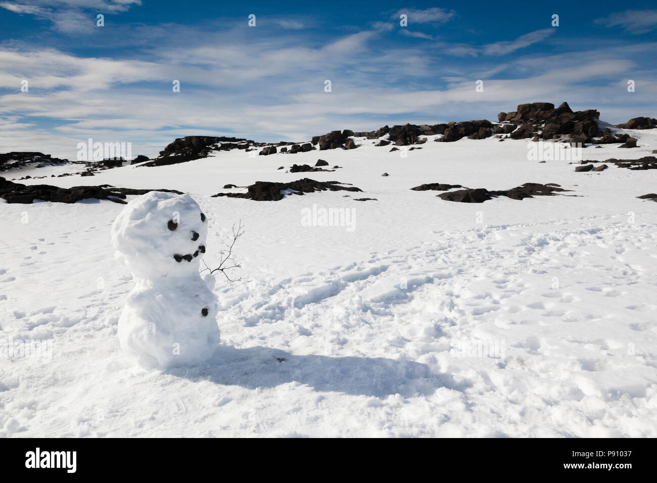 Ein Schneemann in Vatnajökull National Park, Island, an einem schönen Frühlingstag. Stockfoto