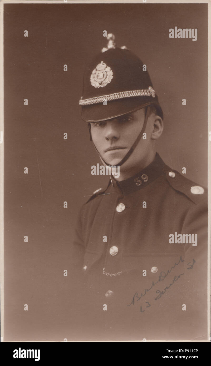 Jahrgang Foto: Polizei Polizist 39. Eingeschrieben Bert D???, 63 Tower Street. Stockfoto