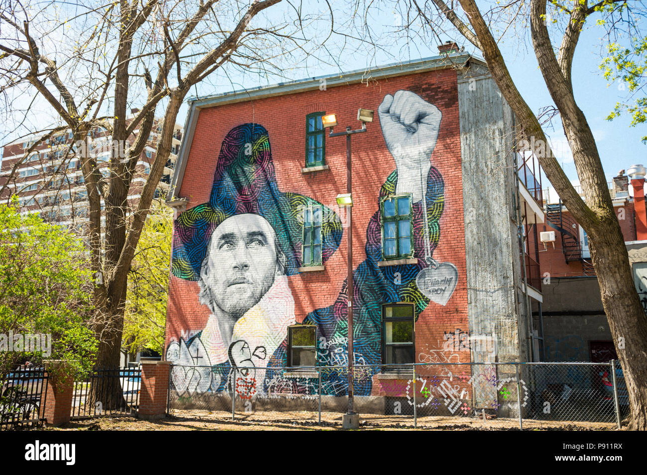 MONTREAL, KANADA APRIL 2018 - Kreative graffiti Streetart Wandgemälde säumen die Straßen und Gassen von Montreal, die größte Stadt in der Provinz Quebec, insbesondere Stockfoto