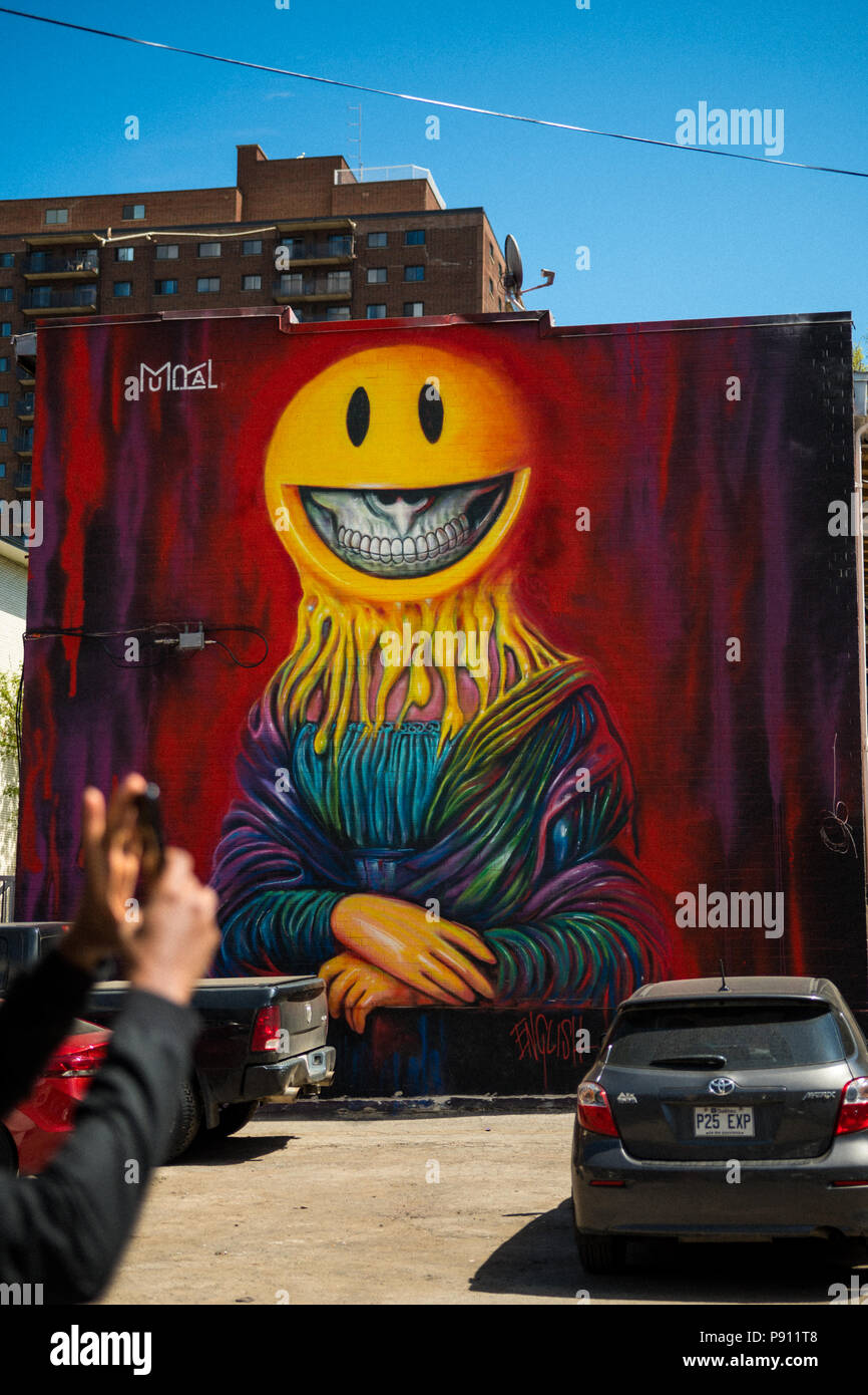 MONTREAL, KANADA APRIL 2018 - Kreative graffiti Streetart Wandgemälde säumen die Straßen und Gassen von Montreal, die größte Stadt in der Provinz Quebec, insbesondere Stockfoto