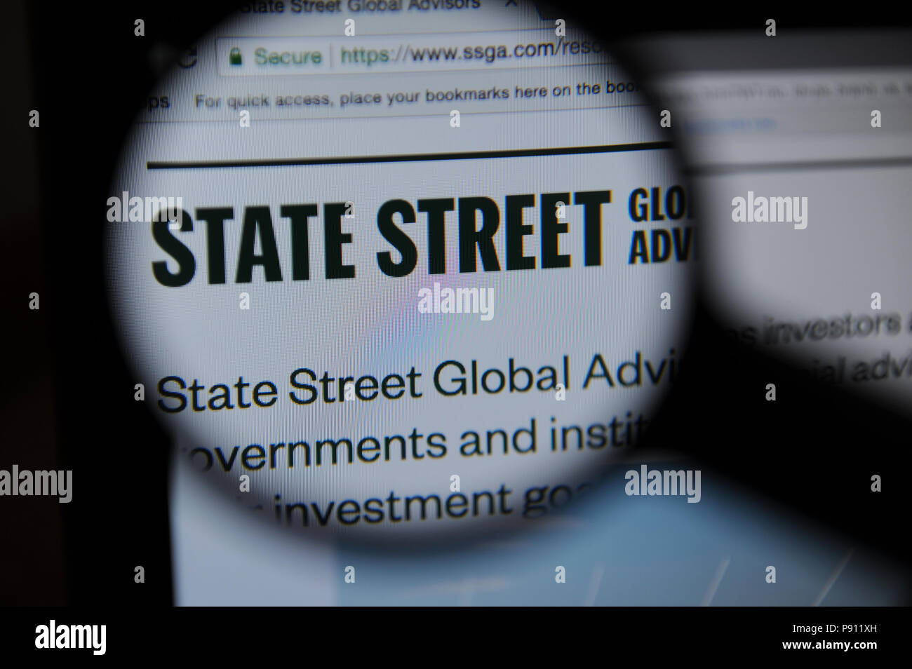 Die State Street Global Advisors Website durch ein Vergrößerungsglas gesehen Stockfoto