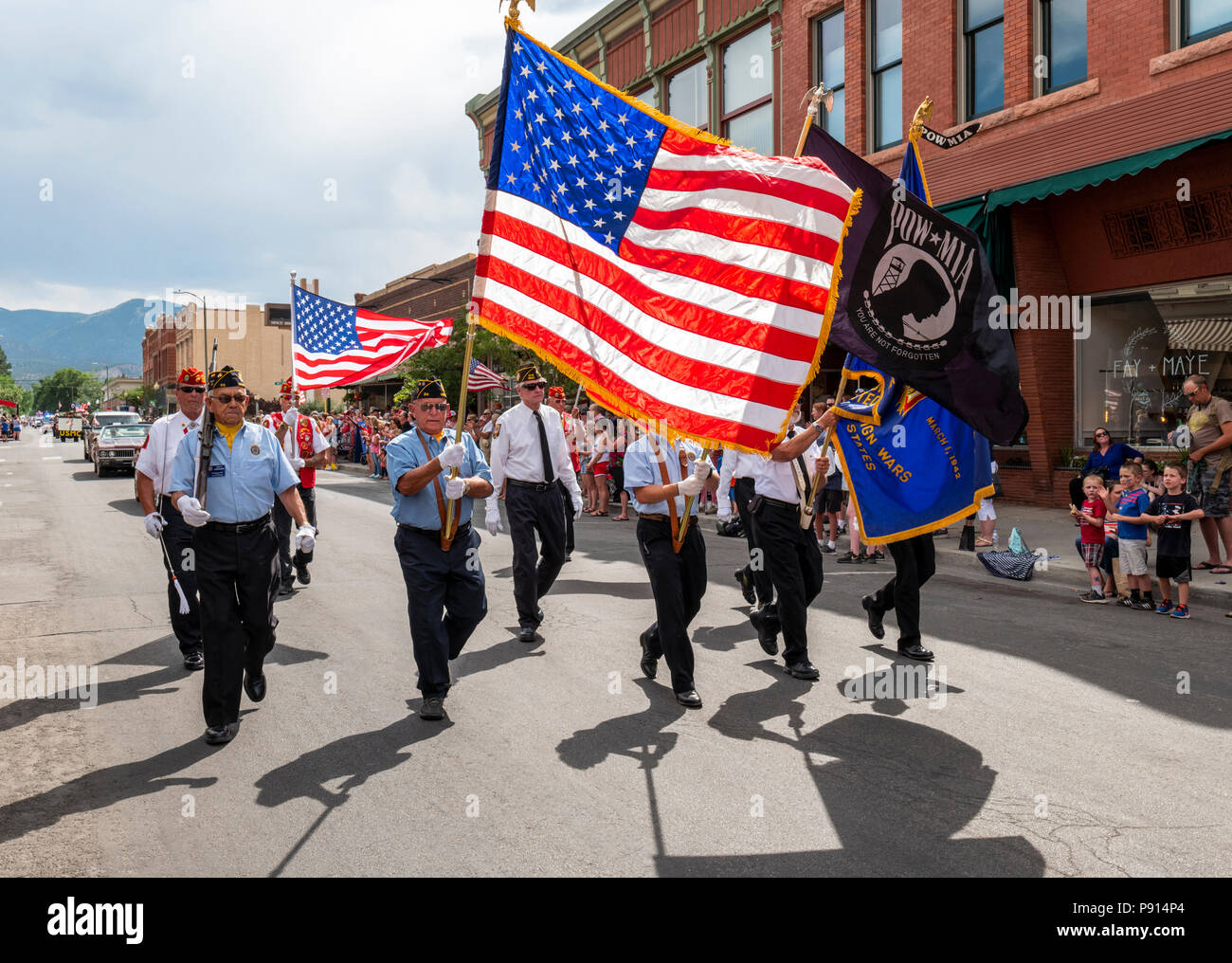 American Legion Veteranen führen die jährlichen Viertel der Juli Parade in der kleinen Bergstadt Salida, Colorado, USA Stockfoto