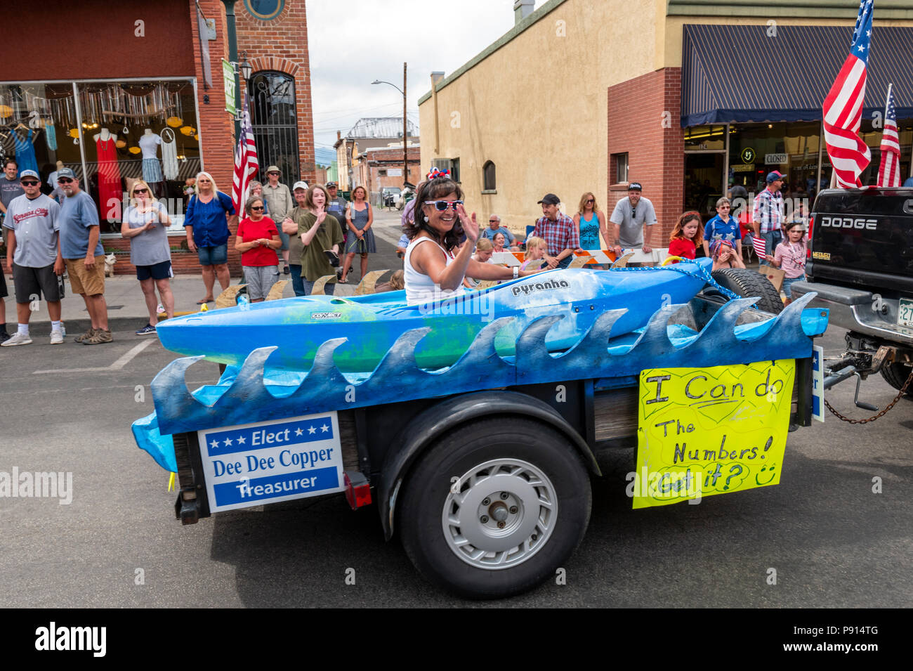 Jährliche Viertel der Juli Parade in der kleinen Bergstadt Salida, Colorado; politische Kandidaten für County Treasurer Stockfoto