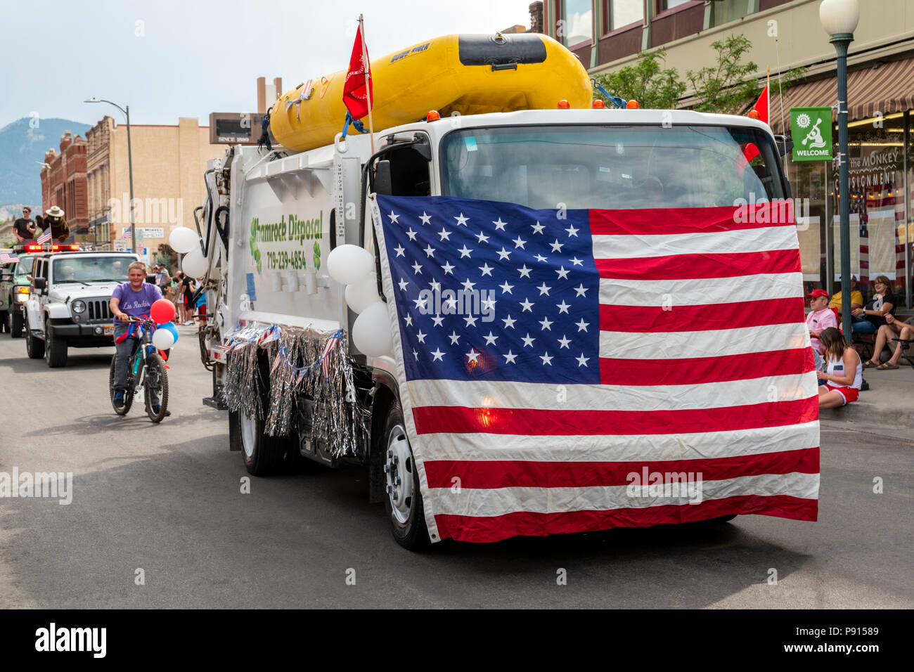 Dekoriert müll Lkw; jährliche Viertel der Juli Parade in der kleinen Bergstadt Salida, Colorado. Stockfoto