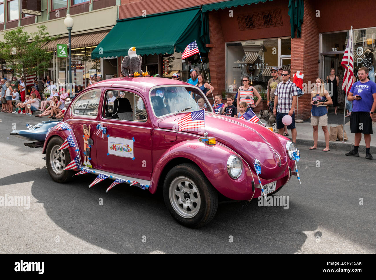 Antike Volkswagon Beetle Auto; jährliche Viertel der Juli Parade in der kleinen Bergstadt Salida, Colorado, USA. Stockfoto