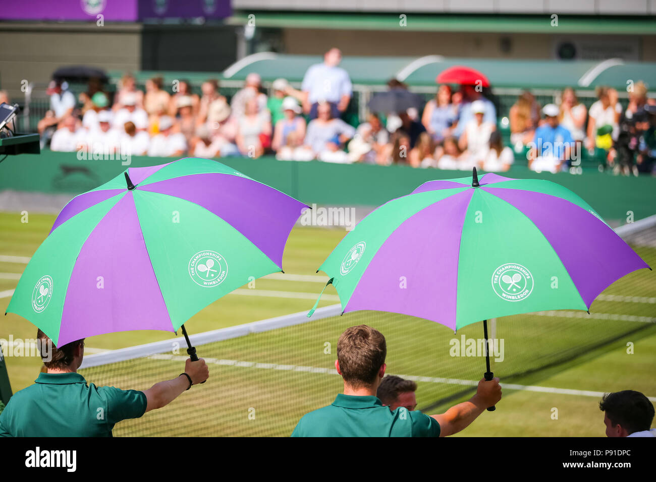 London, Großbritannien. 13. Juli 2018. Eine allgemeine Ansicht Tennis: Eine allgemeine Ansicht der Wimbledon Lawn Tennis Meisterschaften bei den All England Lawn Tennis und Croquet Club in London, England. Quelle: LBA/Alamy leben Nachrichten Stockfoto