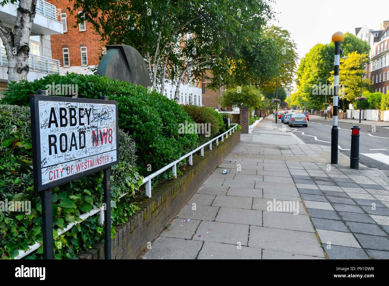 Abbey Road, London, UK. 14. Juli 2018. UK Wetter. Abbey Road Street in London an einem warmen, sonnigen Morgen. Foto: Graham Jagd-/Alamy leben Nachrichten Stockfoto