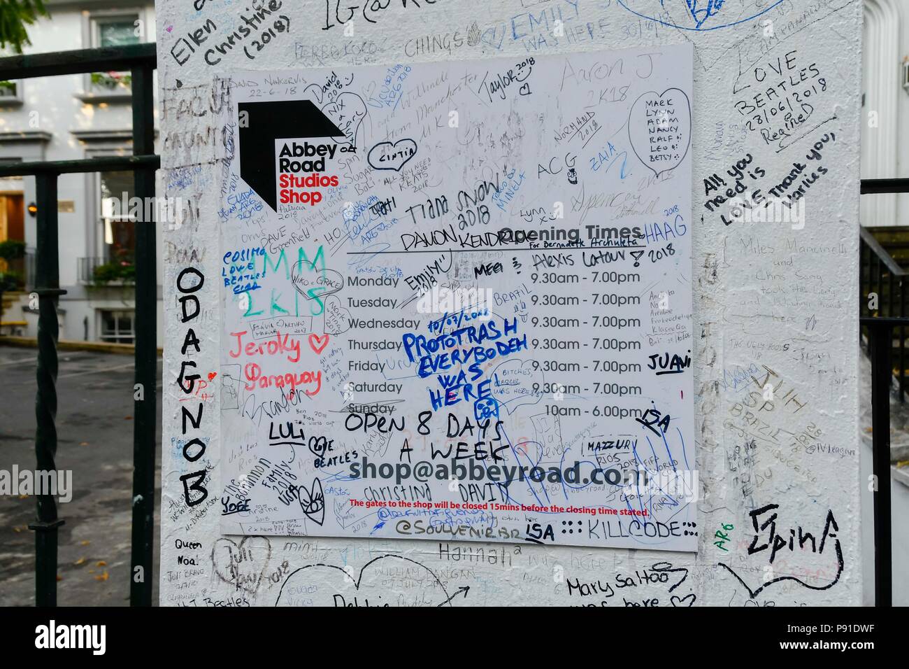 Abbey Road, London, UK. 14. Juli 2018. UK Wetter. Abbey Road Studio und Shop in London an einem warmen, sonnigen Morgen. Foto: Graham Jagd-/Alamy leben Nachrichten Stockfoto