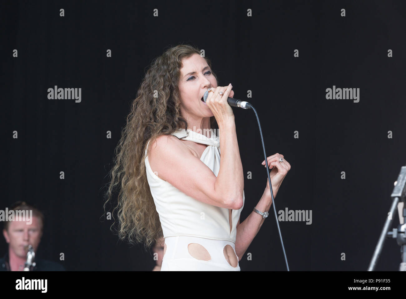 Große Tew, Oxfordshire, UK, 13. Juli 2018. Zehn Jahrtausenden live am 2018 Cornbury Festival, tolle Tew, Oxfordshire Credit: John lambeth/Alamy leben Nachrichten Stockfoto