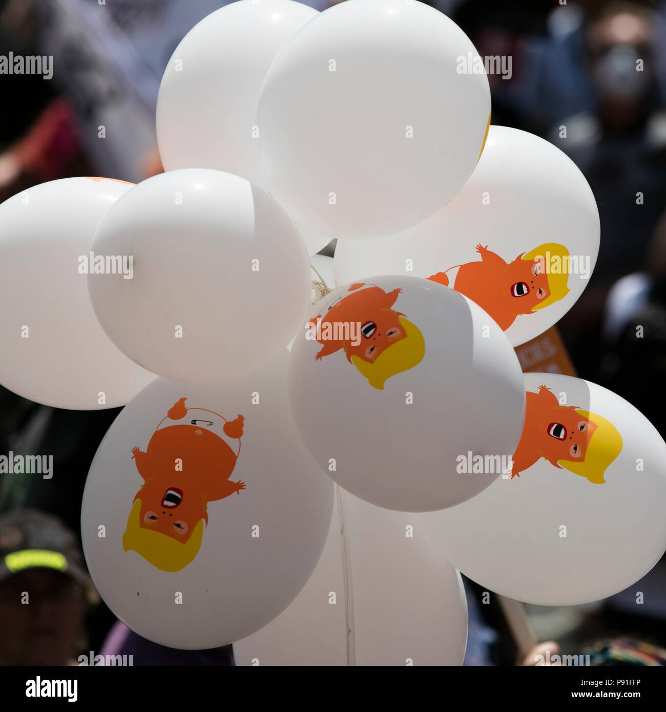 London, UK, 14. Juli 2018: Luftballons mit Donald Trump als Baby in London während des Protestes gegen Präsident des Trump Besuch der UK Credit: Tinte Drop/Alamy leben Nachrichten Stockfoto