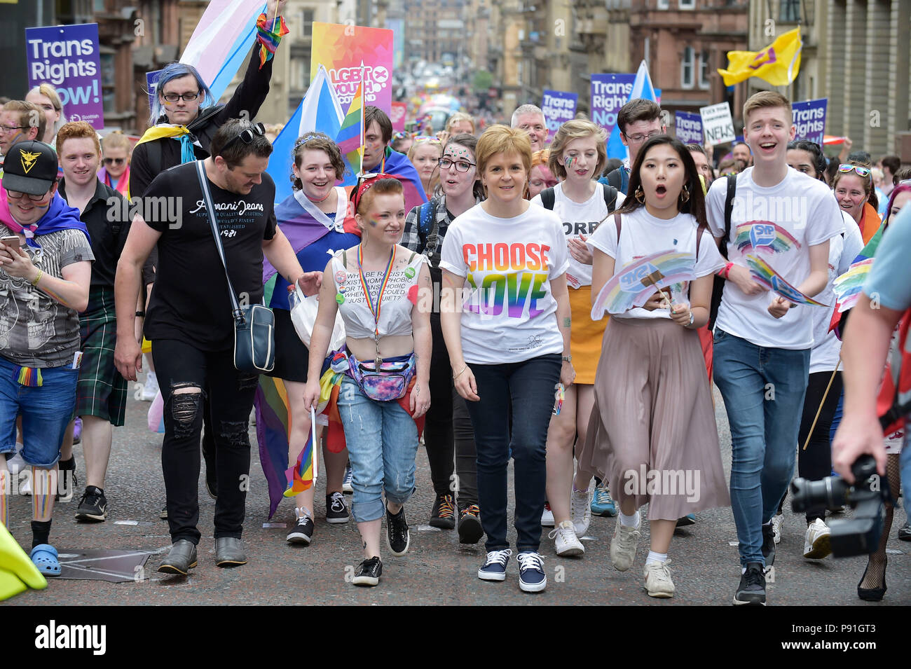 Stolz Glasgow 2018 dargestellt führt der Spaziergang bis St. Vincent Street, Glasgow, Erster Minister Schottlands Nicola Stör. Stockfoto