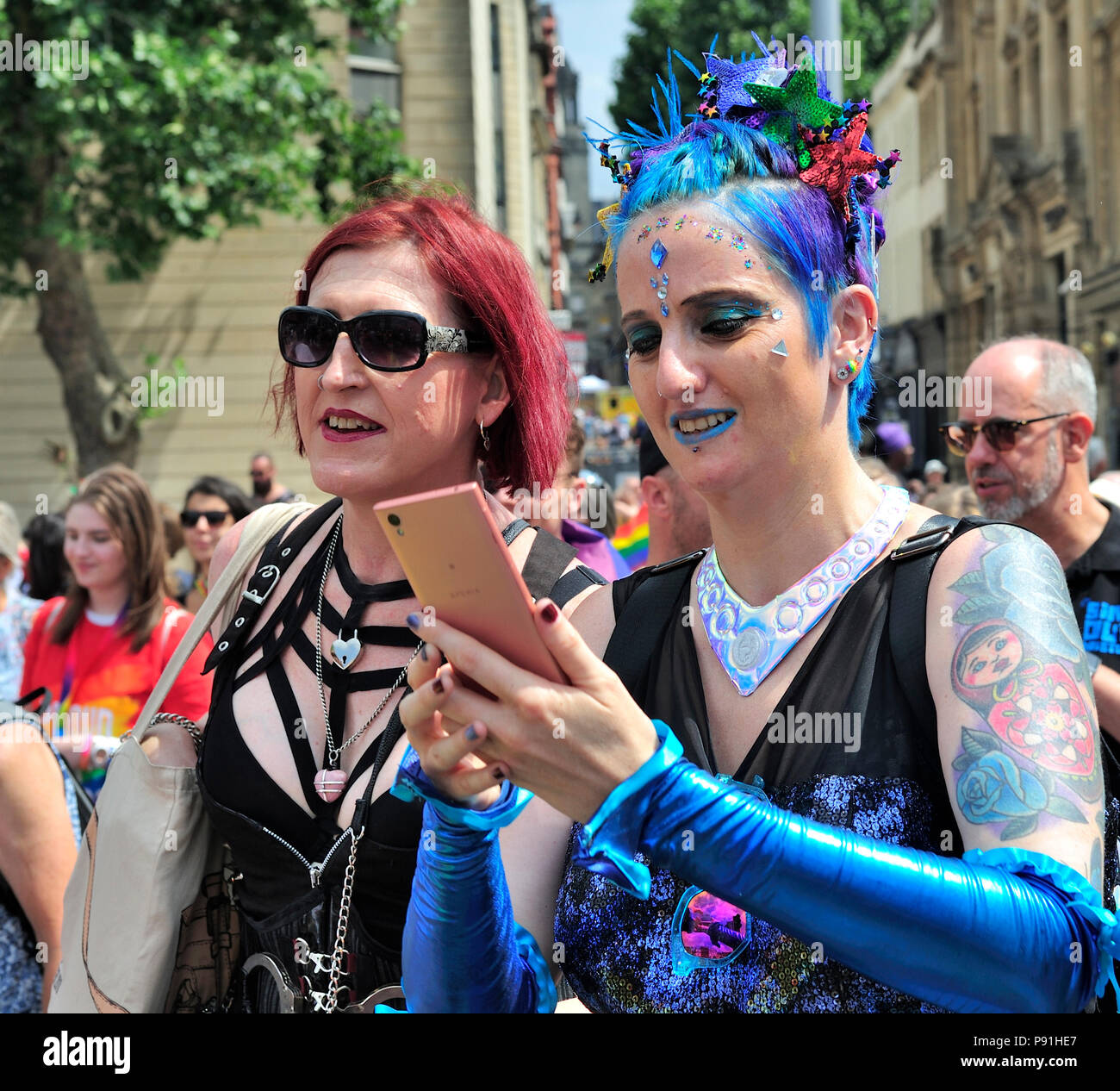 Bristol, UK, 14. Juli 2018. Gay Pride Veranstaltungen rund um Bristol feiern LGBTQ stolz Credit: Charles Stirling/Alamy leben Nachrichten Stockfoto