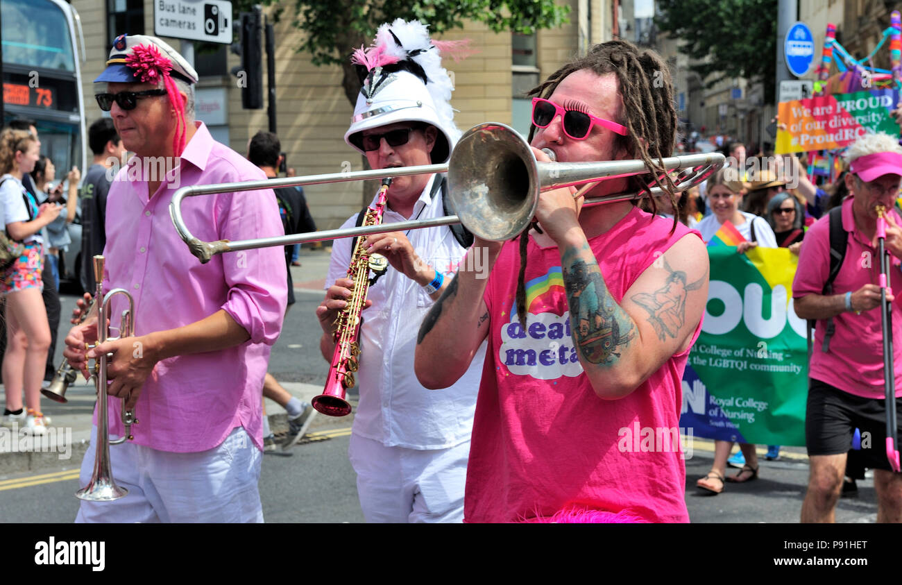 Bristol, UK, 14. Juli 2018. Gay Pride Veranstaltungen rund um Bristol feiern LGBTQ stolz Credit: Charles Stirling/Alamy leben Nachrichten Stockfoto