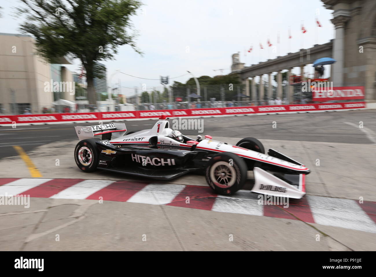 Toronto, Ontario, Kanada, 14. Juli 2018. Tag 2 Am honda Indy in Toronto, Ontario, Kanada. Am Morgen die Fahrer ihre abschließende Praxis tun und qualifizieren, später am Nachmittag Straßen von Toronto bewirtet 5 Rennen, Pro Mazda, USF 2000, Indy Lights, NASCAR Pinty's und GT3 auf die Indy-Serie wird die schnelle 6 sowie Qualifizieren. (1) Josef Newgarden geht in Runde 1 in der abschließenden Praxis. Lukas Durda/Alamy leben Nachrichten Stockfoto Toronto, Ontario, Kanada, 14. Juli 2018. Tag 2 Am honda Indy in Toronto, Ontario, Kanada. Am Morgen die Fahrer ihre abschließende Praxis tun und qualifizieren, später am Nachmittag Straßen von Toronto bewirtet 5 Rennen, Pro Mazda, USF 2000, Indy Lights, NASCAR Pinty's und GT3 auf die Indy-Serie wird die schnelle 6 sowie Qualifizieren. (1) Josef Newgarden geht in Runde 1 in der abschließenden Praxis. Lukas Durda/Alamy leben Nachrichten Stockfoto