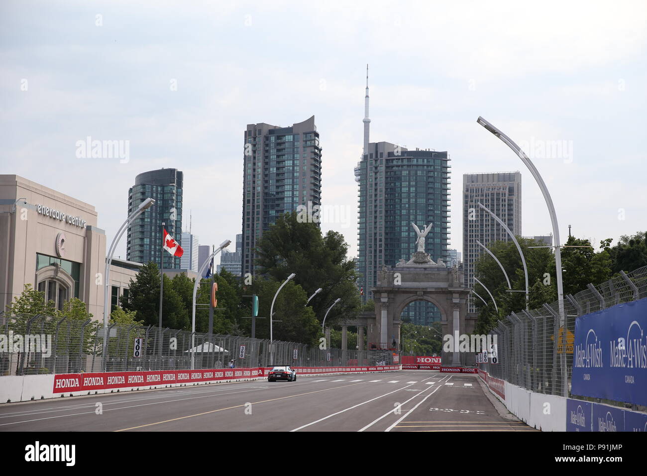 Toronto, Ontario, Kanada, 14. Juli 2018. Tag 2 Am honda Indy in Toronto, Ontario, Kanada. Am Morgen die Fahrer ihre abschließende Praxis tun und qualifizieren, später am Nachmittag Straßen von Toronto bewirtet 5 Rennen, Pro Mazda, USF 2000, Indy Lights, NASCAR Pinty's und GT3 auf die Indy-Serie wird die schnelle 6 sowie Qualifizieren. Remo, Ruscitti verlangsamen, wie er in Kurve 1 nach der gerade Weg. Lukas Durda/Alamy leben Nachrichten Stockfoto Toronto, Ontario, Kanada, 14. Juli 2018. Tag 2 Am honda Indy in Toronto, Ontario, Kanada. Am Morgen die Fahrer ihre abschließende Praxis tun und qualifizieren, später am Nachmittag Straßen von Toronto bewirtet 5 Rennen, Pro Mazda, USF 2000, Indy Lights, NASCAR Pinty's und GT3 auf die Indy-Serie wird die schnelle 6 sowie Qualifizieren. Remo, Ruscitti verlangsamen, wie er in Kurve 1 nach der gerade Weg. Lukas Durda/Alamy leben Nachrichten Stockfoto
