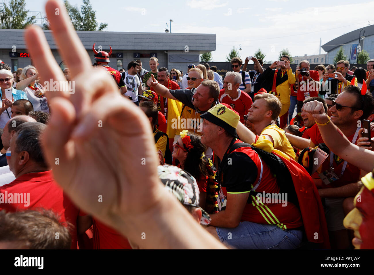 St. Petersburg, Russland, 14. Juli 2018. Belgische Fußball-Fans nach St. Petersburg Stadion gehen, vor dem Spiel auf Platz 3 der FIFA WM Russland England 2018 vs Belgien. Belgien gewann 2-0 und 3. statt Kredit: StockphotoVideo/Alamy leben Nachrichten Stockfoto