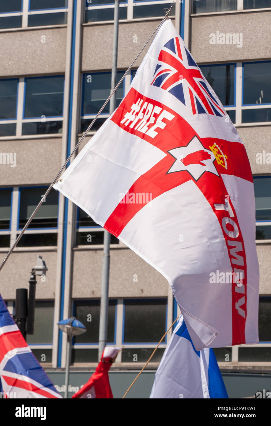 Belfast, Nordirland, Großbritannien, 14. Juli 2018. Großbritannien Freiheit Rallye durch unabhängige Belfast Stadtrat Jolene Bunting organisiert gehalten an der City Hall. Die Rallye hatte auf Social Media und ein Merkblatt drop Anliegen geworben wurde: "Einwanderung, Unterdrückung der Free-Speech, einseitige "Fake News" Medien, Ungerechtigkeit und der Globalistischen/EU-Agenda". Es gab zwei Zähler Proteste auch gehalten. Quelle: John Rymer/Alamy leben Nachrichten Stockfoto