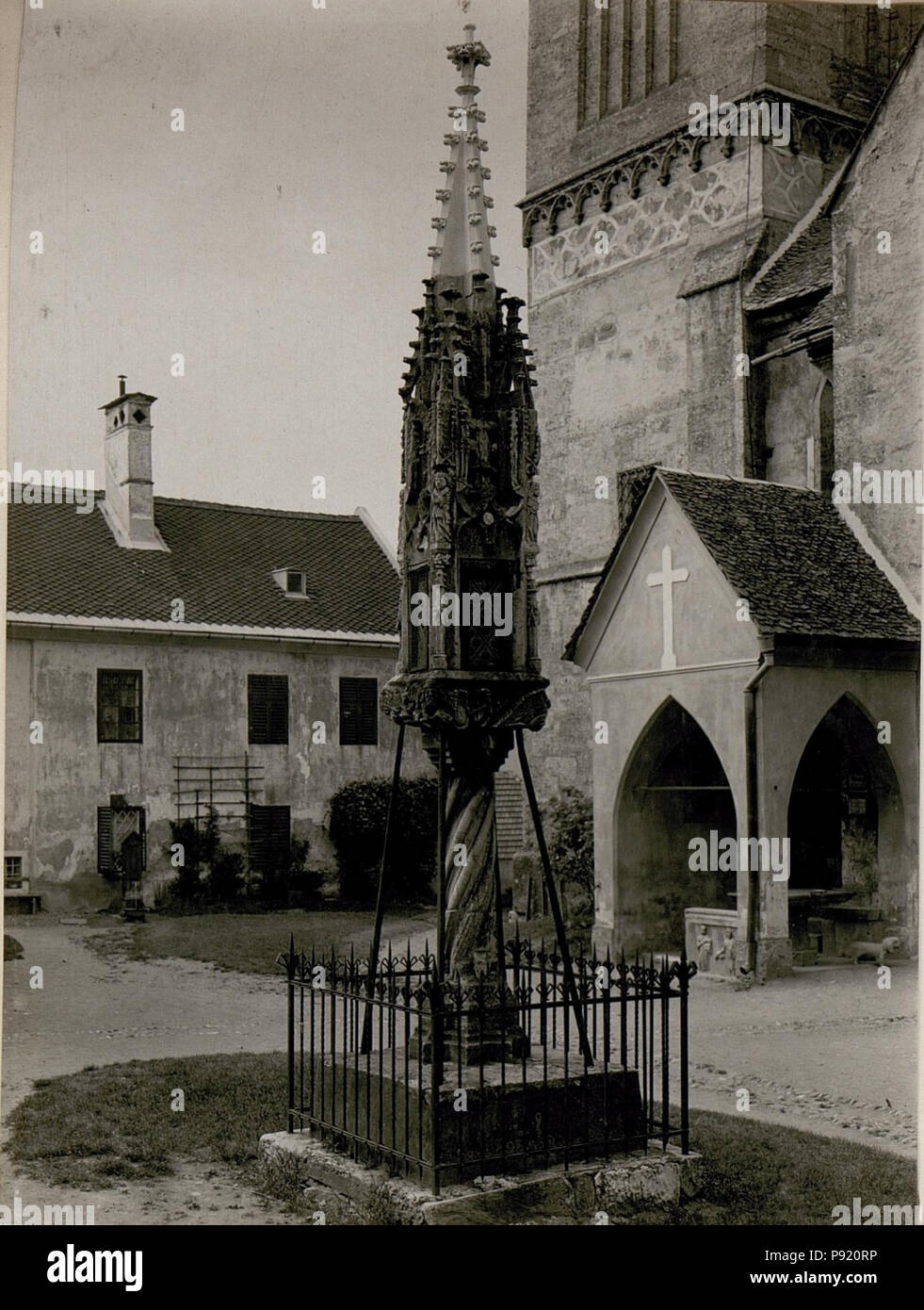 410 Maria Saal, Lichtsäule im Friedhof. (BildID) 15509816 Stockfoto