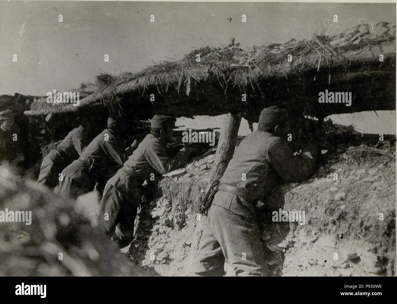 518 Schützengäben mit Schrappnellsicherer Deckung in der l. Linie I.R.49, bei Mokrsko. (BildID) 15539985 Stockfoto