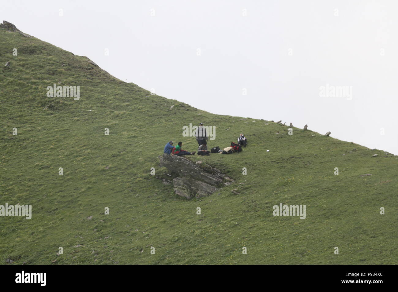 Schönen Berge des Himalaja wie bei Roopkund Trek in Uttarakhand gesehen Stockfoto