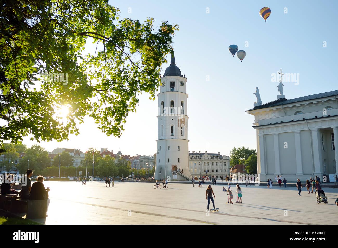 Platz der Kathedrale, dem Hauptplatz der Altstadt Vilnius, eine zentrale Position im öffentlichen Leben der Stadt, gelegen, da es an der Kreuzung der Stadt main ist Stockfoto