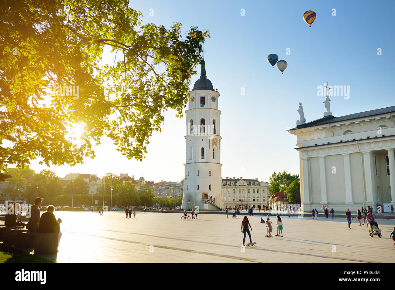 Platz der Kathedrale, dem Hauptplatz der Altstadt Vilnius, eine zentrale Position im öffentlichen Leben der Stadt, gelegen, da es an der Kreuzung der Stadt main ist Stockfoto