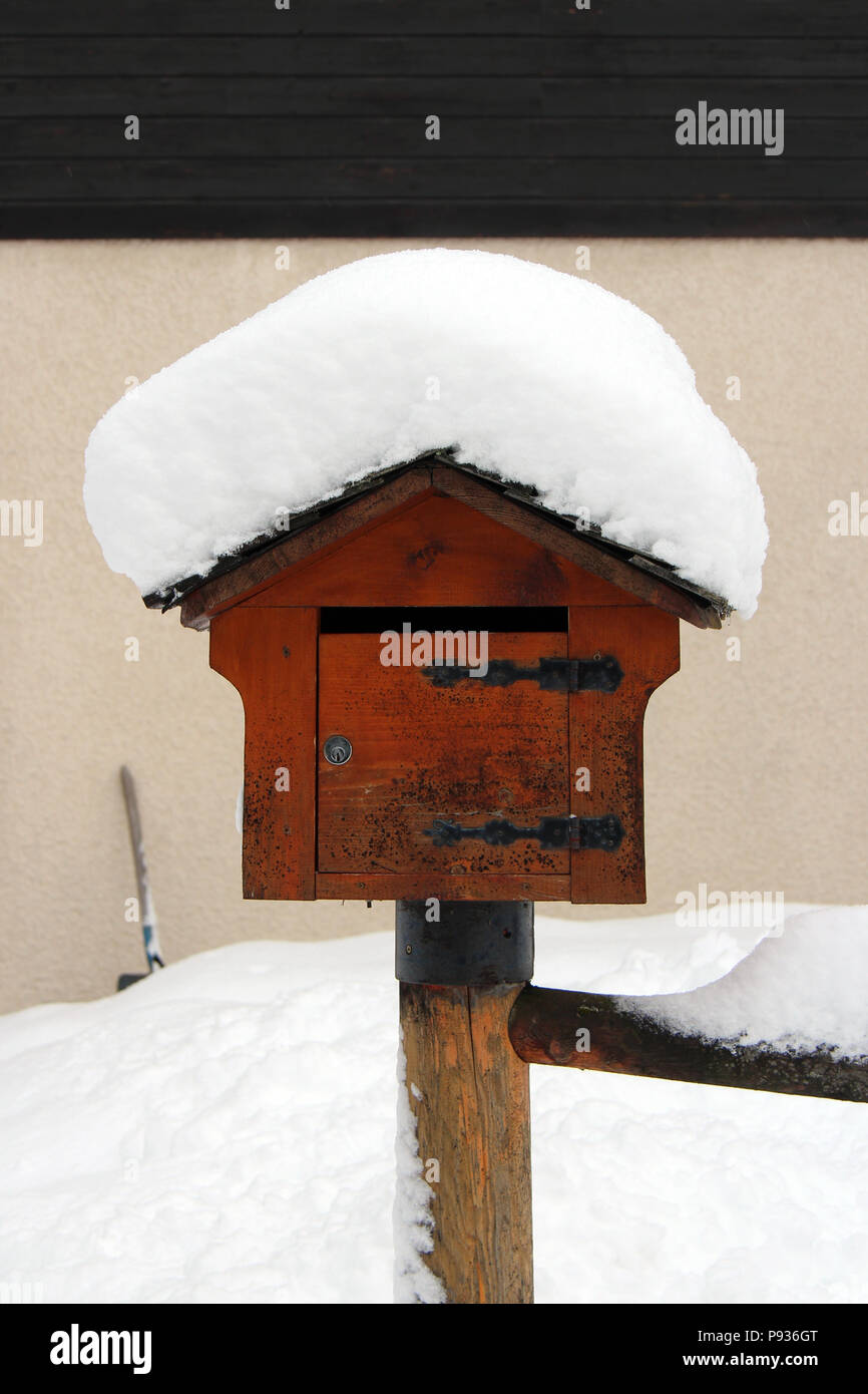Ein Briefkasten in Chamonix (Frankreich). Stockfoto