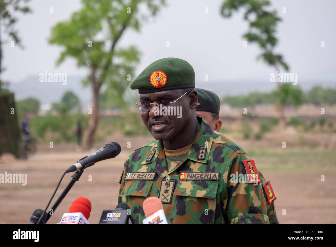 17 April, 2018, Nigeria - Generalleutnant Tukur Yusuf Buratai Gespräche während einer Demonstration der Nigerianischen Special forces Fähigkeiten in einer Kaserne ne Stockfoto