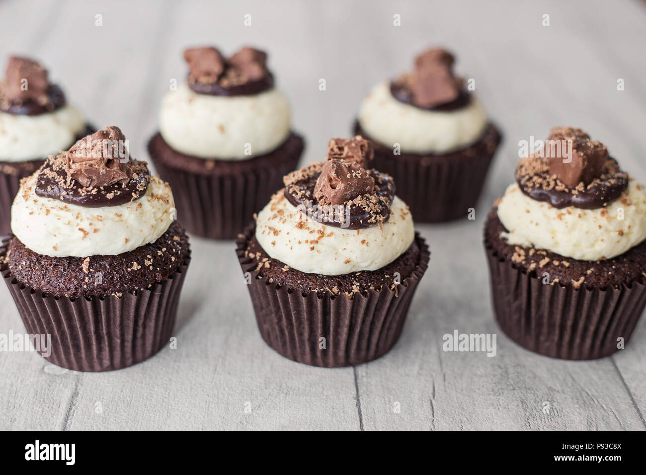 Schokolade und Vanille cup cakes Stockfoto