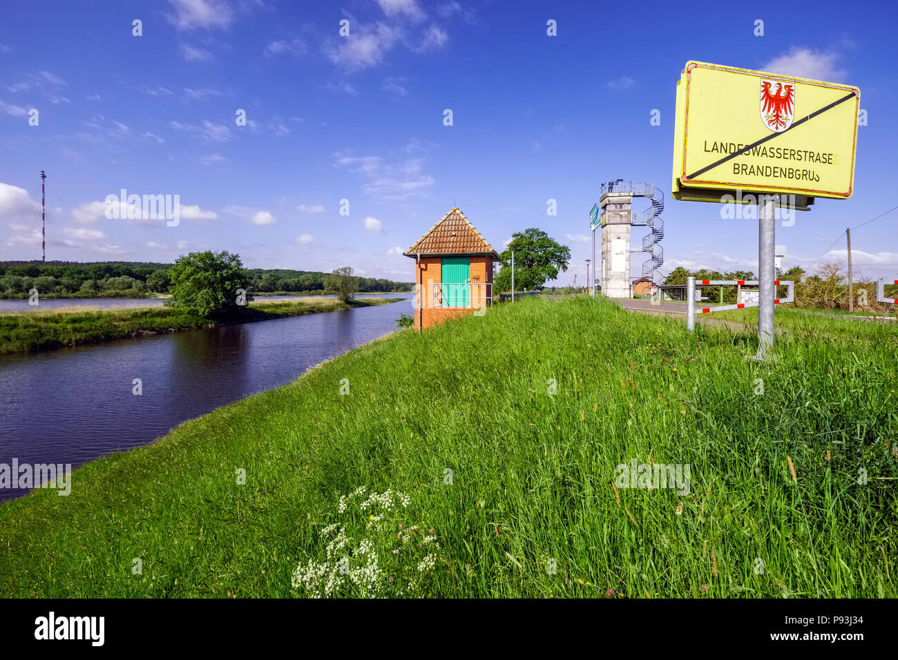 Ehemalige Wachturm an der Elbe in der Nähe von lenzen, Brandenburg, Deutschland Stockfoto