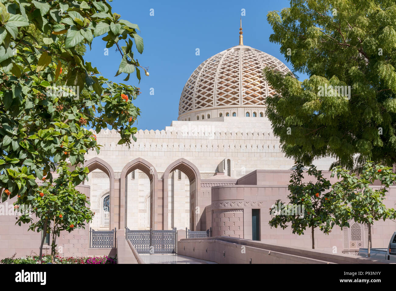 Kuppel über der Gebetsraum der Sultan Qaboos Grand Mosque in Oman, Muscat Stockfoto
