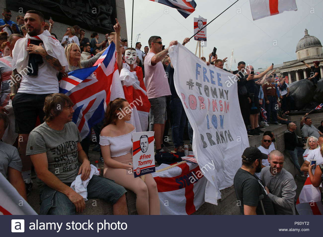 Eine Demonstration in London wurde zur Unterstützung von Tommy Robinson statt. Eine Menge seiner Anhänger marschierte vom Trafalgar Square, die Downing Stockfoto