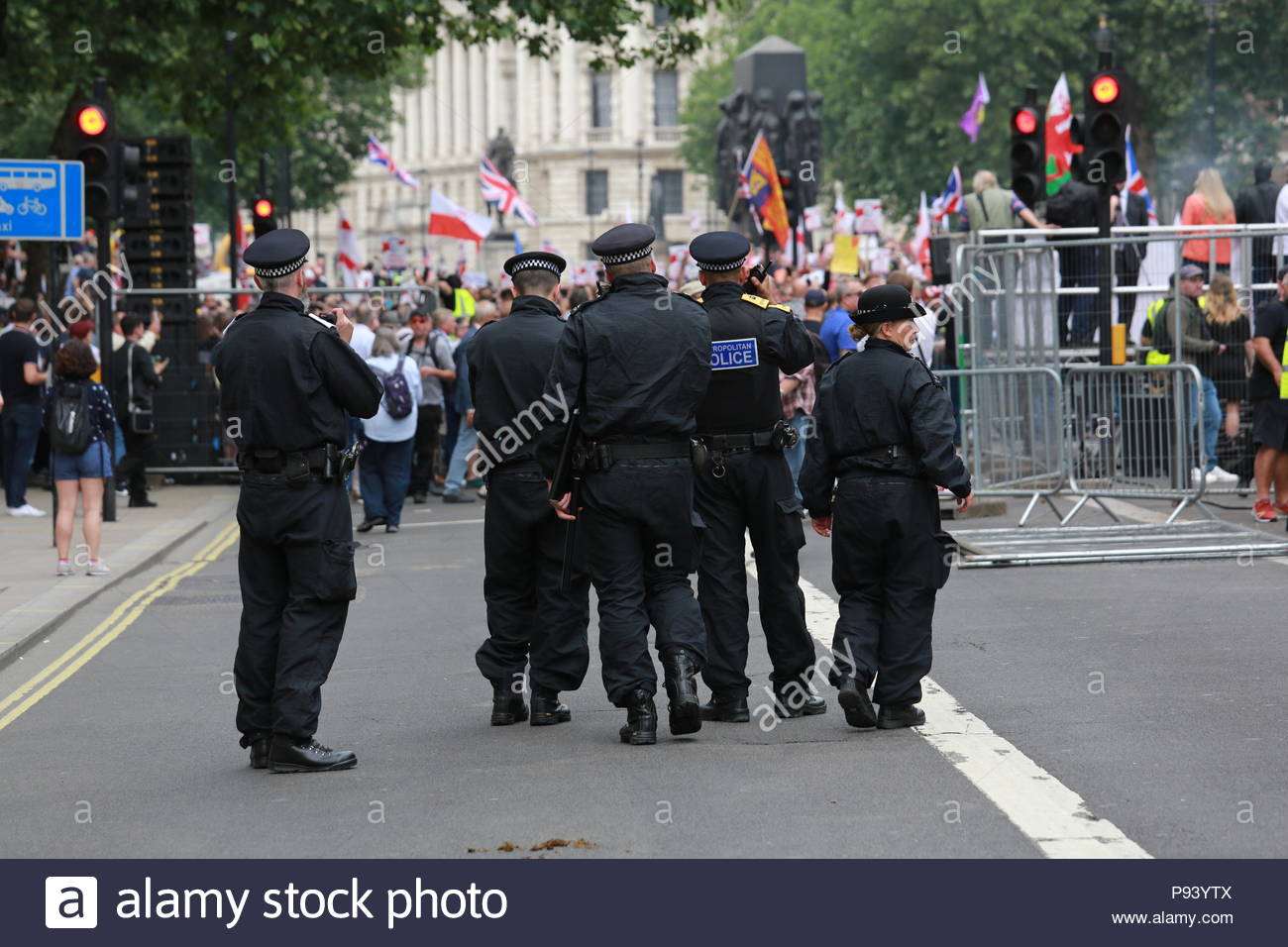 Eine Demonstration in London wurde zur Unterstützung von Tommy Robinson statt. Eine Menge seiner Anhänger marschierte vom Trafalgar Square, die Downing Stockfoto