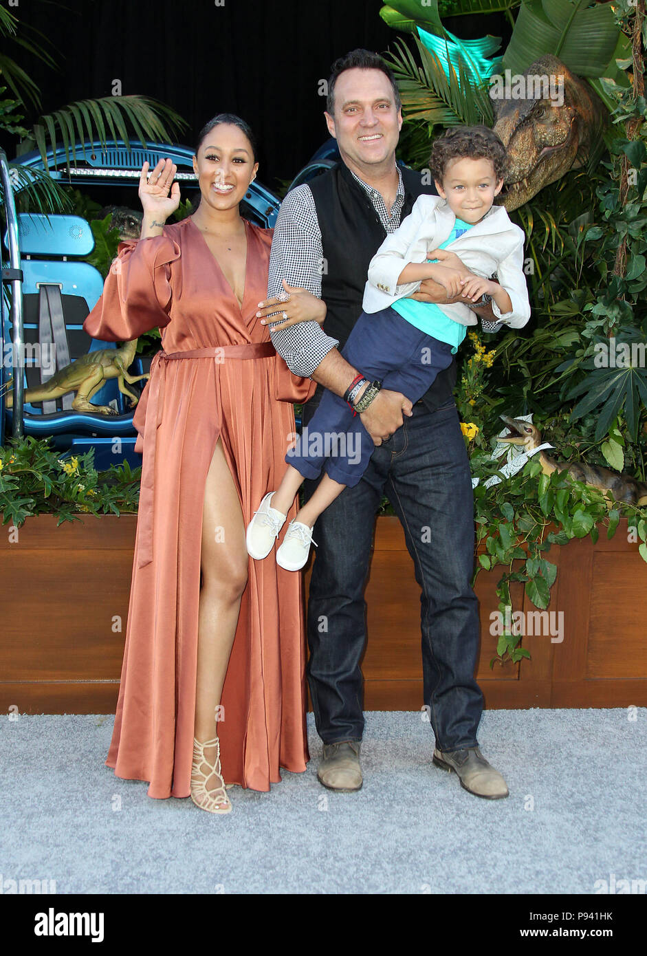 "Jurassic Welt: Gefallene Königreich "Premiere gehalten an Walt Disney Concert Hall in Los Angeles, Kalifornien. Mit: Tamera Mowry, Ehemann Adam Housley, Sohn Aden John Tanner Housley Wo: Los Angeles, Kalifornien, Vereinigte Staaten, wenn: 13 Jun 2018 Credit: Adriana Barraza/WENN.com M. Stockfoto