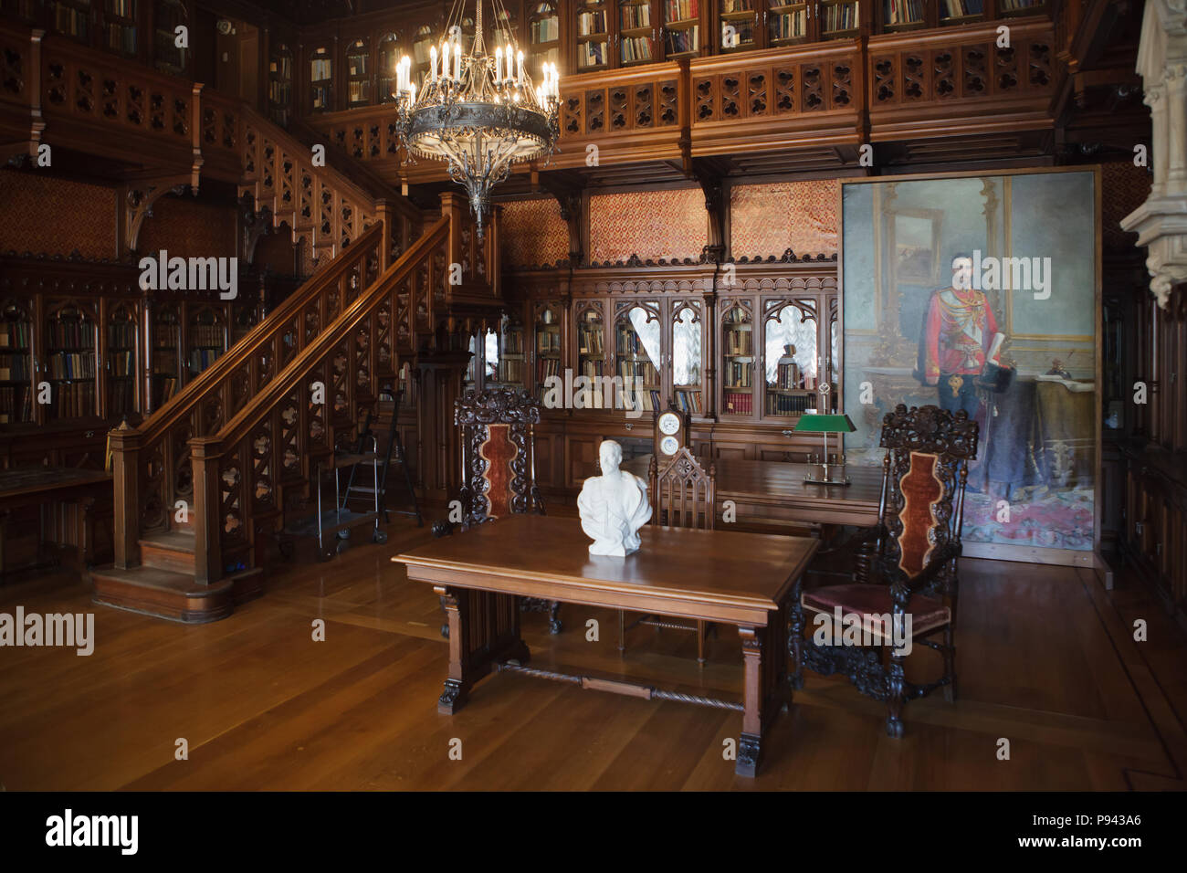 Bibliothek von Zar Nikolaus II. von russischen Architekten Alexander Krasowski im Viktorianischen Stil entworfen, im Winter Palace in St. Petersburg, Russland. Stockfoto