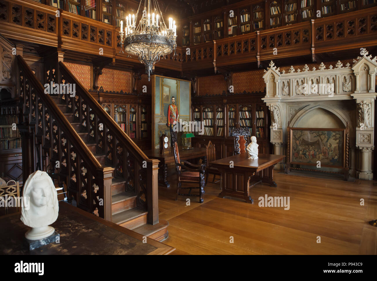 Bibliothek von Zar Nikolaus II. von russischen Architekten Alexander Krasowski im Viktorianischen Stil entworfen, im Winter Palace in St. Petersburg, Russland. Stockfoto