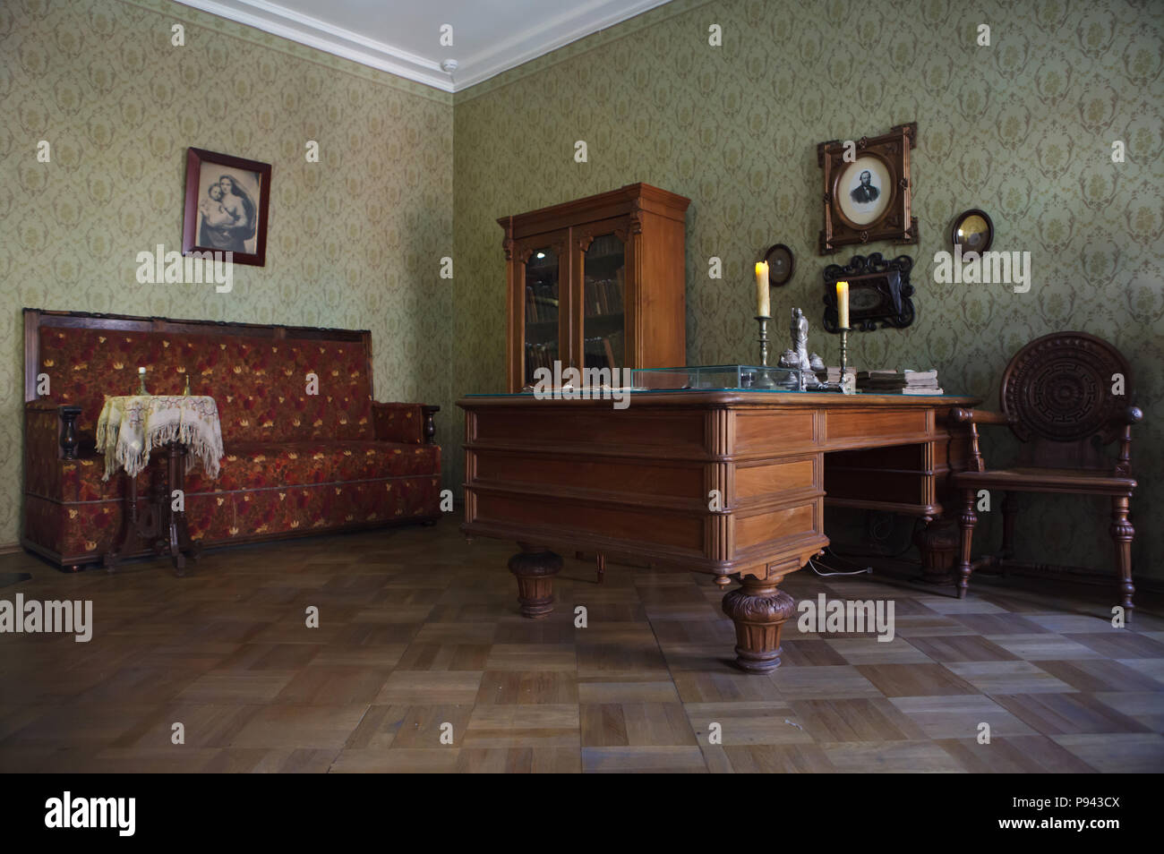 Kabinett Der Russische Schriftsteller Fjodor Dostojewski In Seinem Memorial Apartment In Kuznechny Lane In Sankt Petersburg