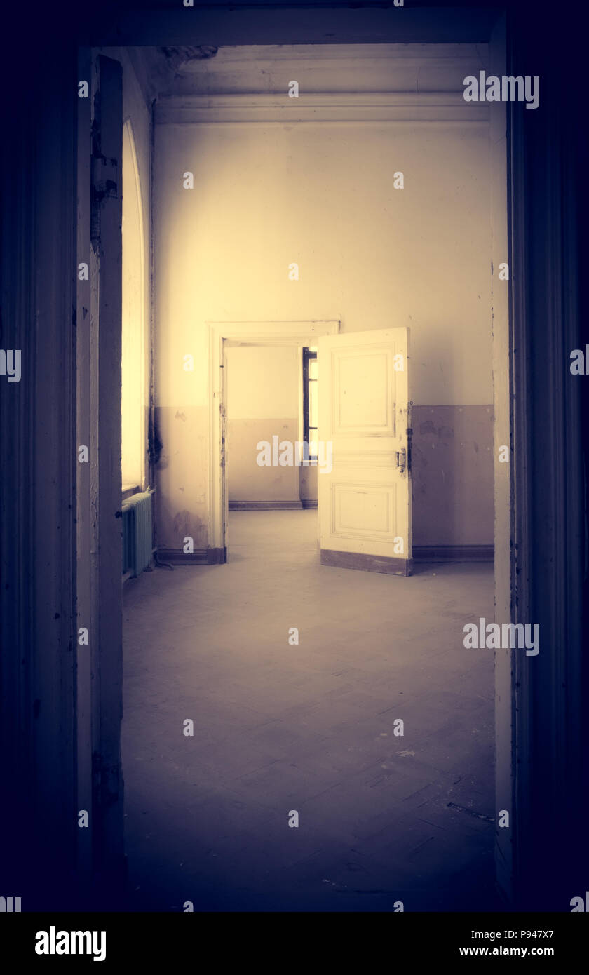 Verlassene Zimmer im alten Haus Stockfoto Verlassene Zimmer im alten Haus Stockfoto