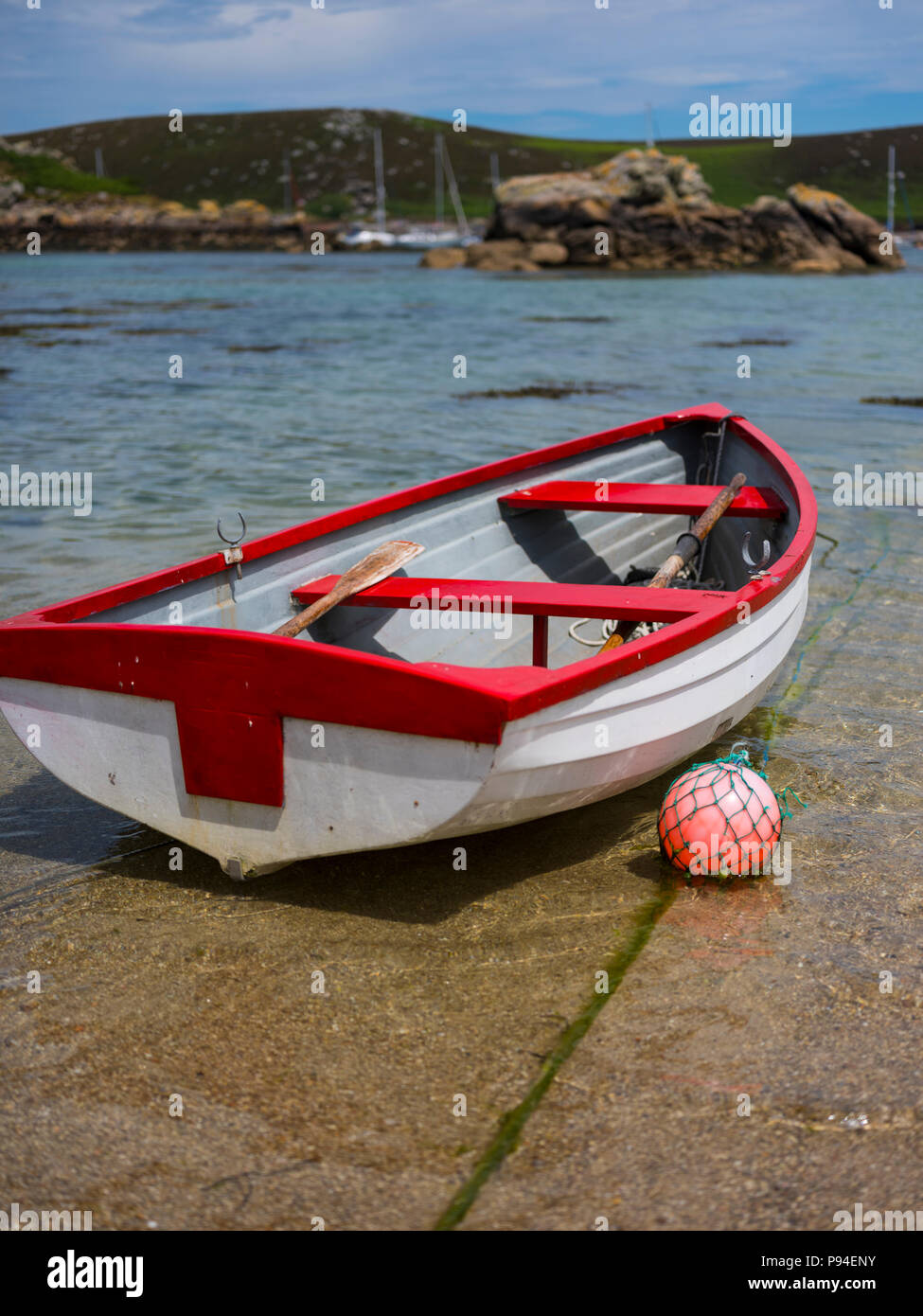 Ein kleines Ruderboot, Isles of Scilly. Stockfoto