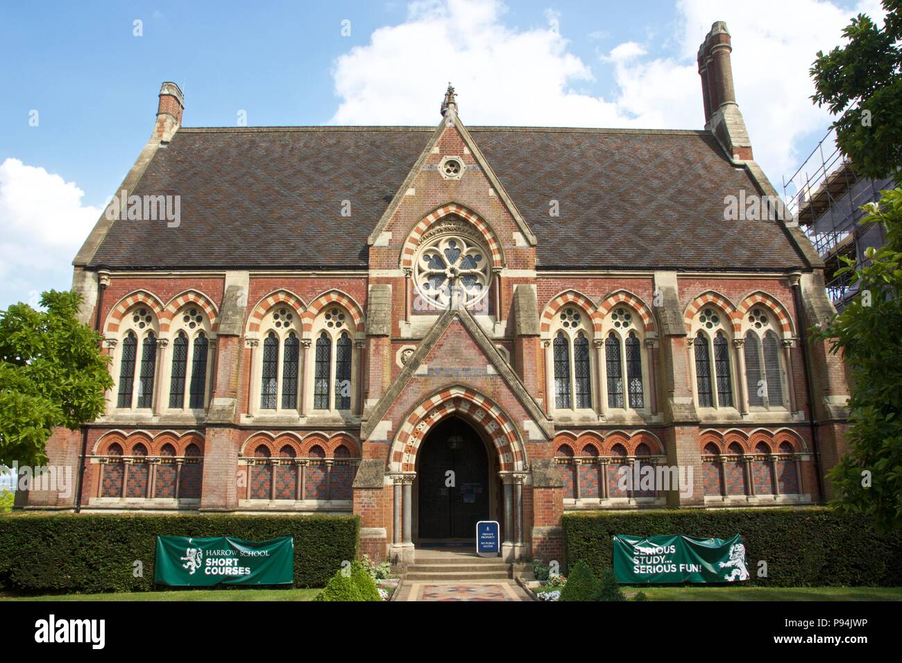 Die Vaughan Bibliothek, ein Teil der Harrow school, ist über 150 Jahre alt und wurde im viktorianisch-gotischen Stil von George Gilbert Scott entworfen Stockfoto Die Vaughan Bibliothek, ein Teil der Harrow school, ist über 150 Jahre alt und wurde im viktorianisch-gotischen Stil von George Gilbert Scott entworfen Stockfoto