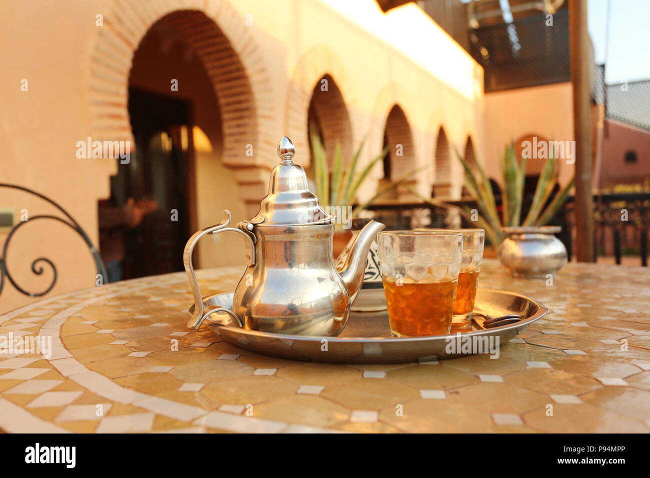 Arabische und orientalische Traditionelle grüner Tee Stockfoto