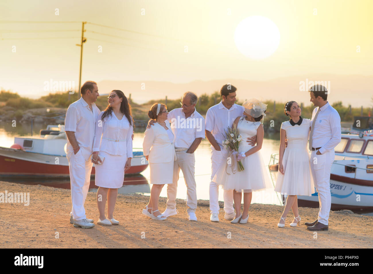 Hochzeit alle Familienmitglieder an Einladung Hochzeit, Braut, Bräutigam, Vater, Schwiegervater, Mutter in niedrigen, Verwandten Stockfoto